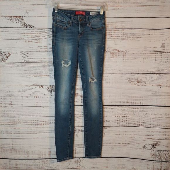 Medium Rise Curvy Skinny Guess Jeans - Picture 2 of 10